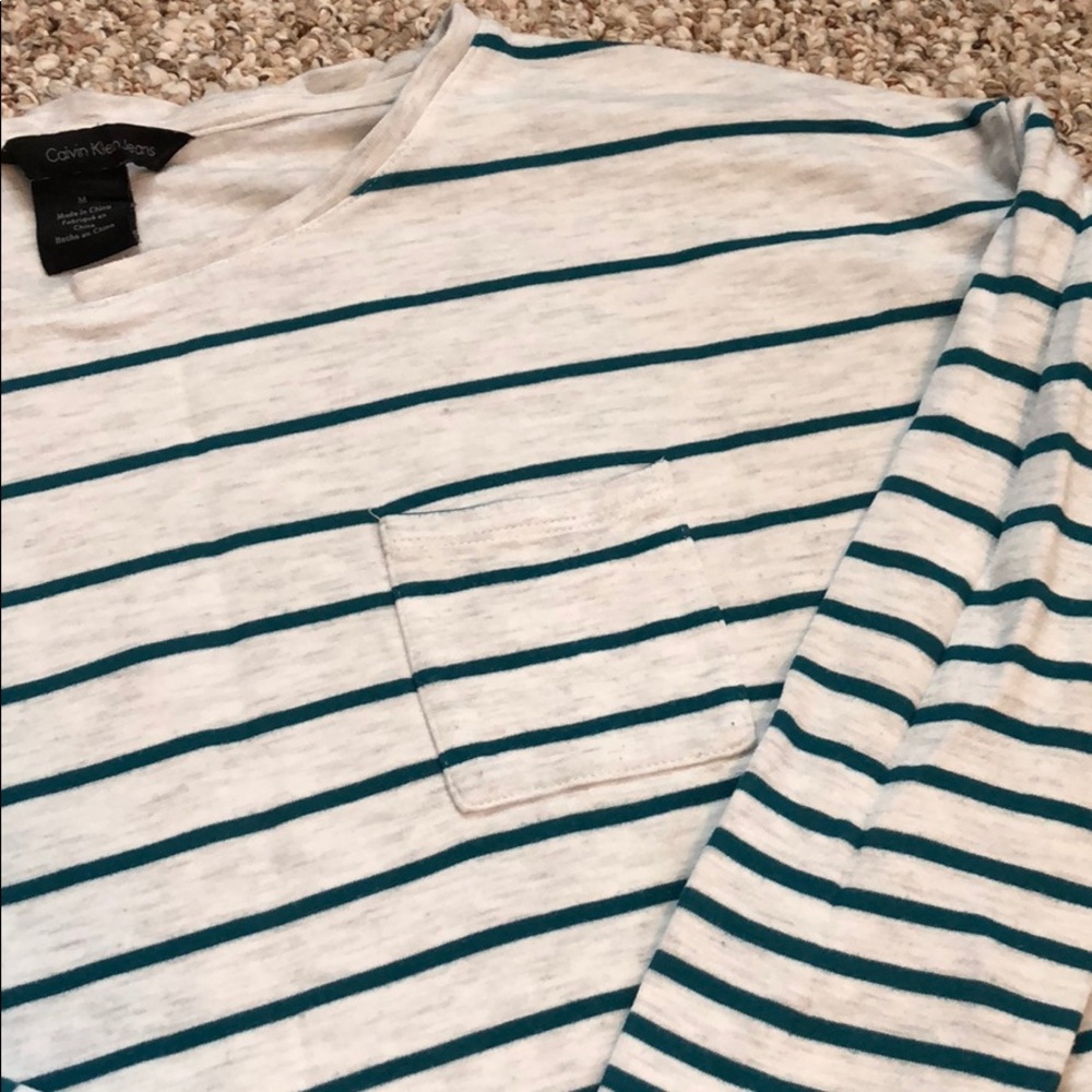 ⭐️Calvin Klein Sweater 5/25$ SALE! - Picture 3 of 3